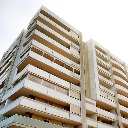 לינה וארוחת בוקר Airport Deluxe 3*