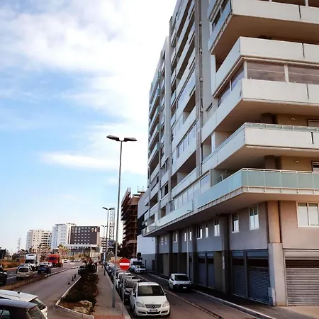 Airport Deluxe לינה וארוחת בוקר 3*