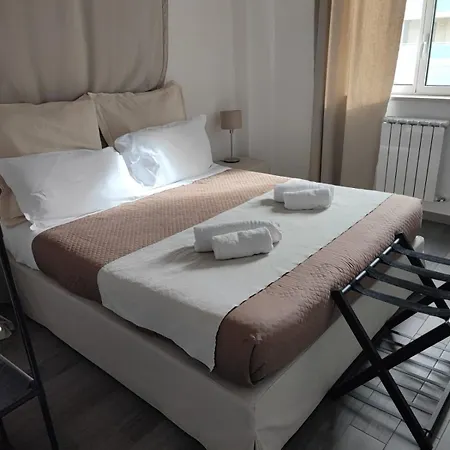 Airport Deluxe Bed & Breakfast *