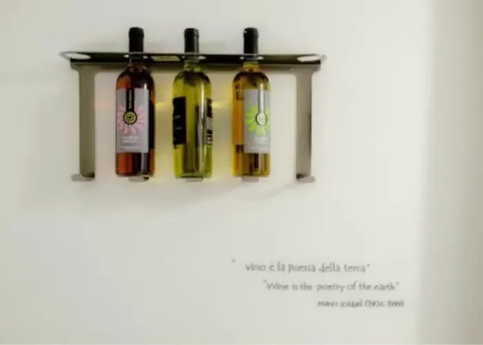 לינה וארוחת בוקר Airport Deluxe בארי