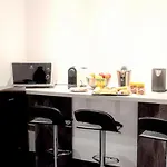 Airport Deluxe B&B 바리