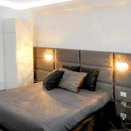 Airport Deluxe Bed & Breakfast