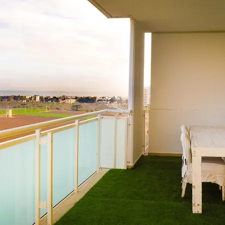 Airport Deluxe Bed & Breakfast 3*