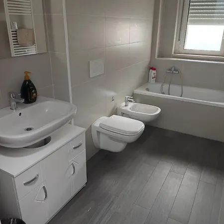 Nocleg ze śniadaniem Airport Deluxe