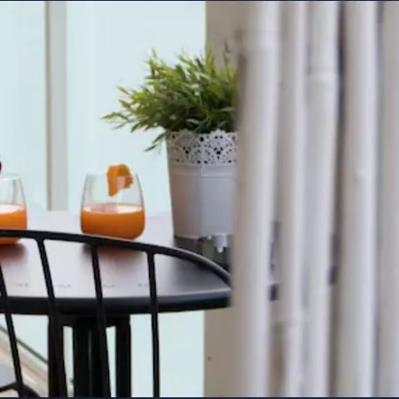 Airport Deluxe B&B 바리