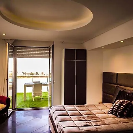 לינה וארוחת בוקר Airport Deluxe 3*