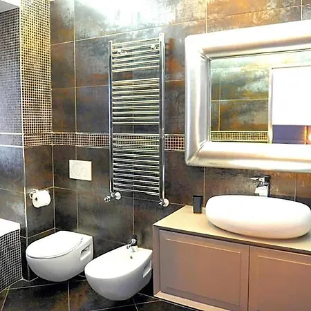 לינה וארוחת בוקר Airport Deluxe