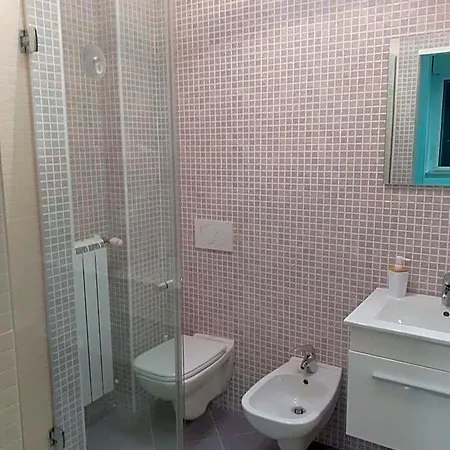 Airport Deluxe Bed & Breakfast 3*