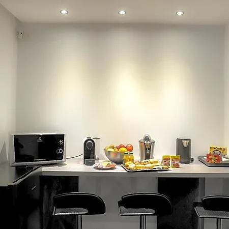 Bed & Breakfast Airport Deluxe 3*